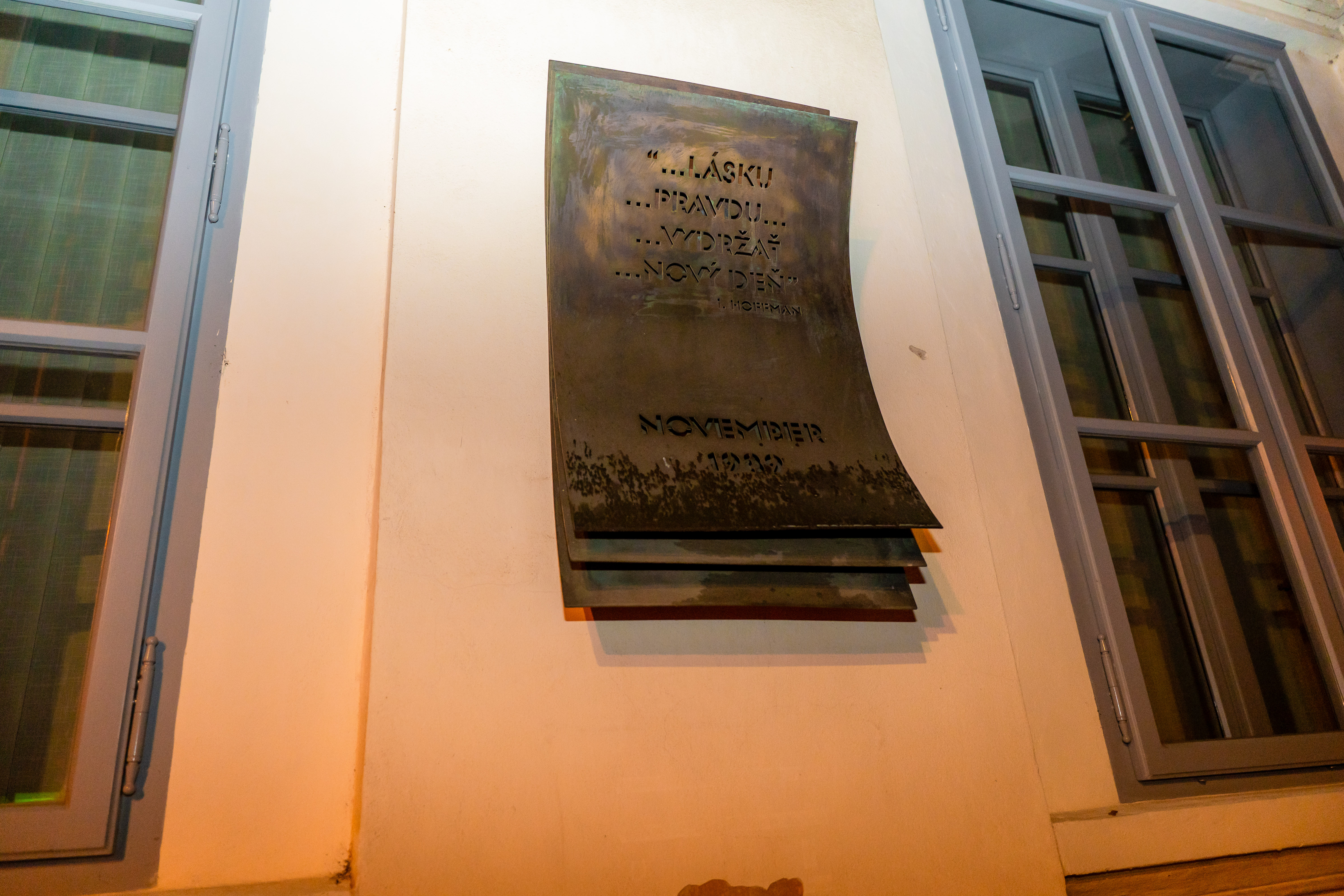 Pietna spomienka - Den boja za slobodu a demokraciu-25